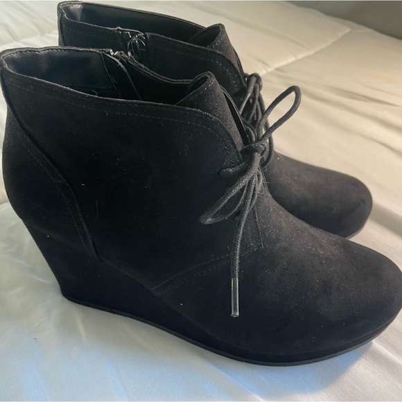 Universal thread wedge boots size 8 - Picture 2 of 3